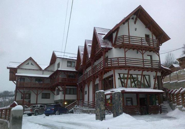 Pensiunea Valcinet Hotel Borsa  Exterior photo